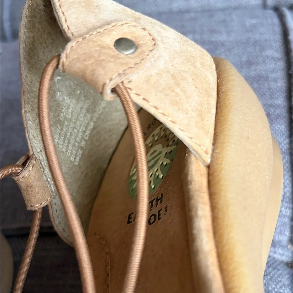 Earth Shoe Women's Tan Strappy Suede Sandals